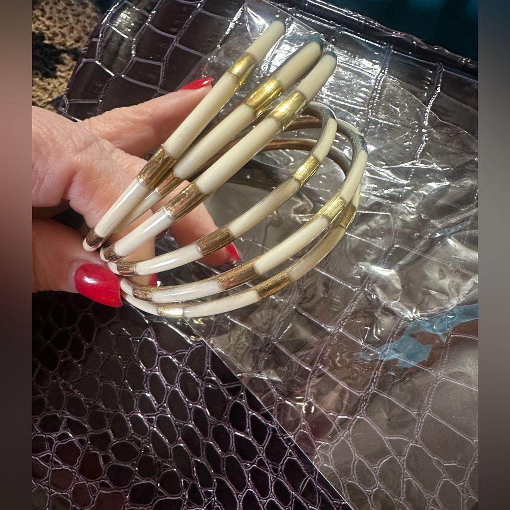 Buddha Girl Veda Bangle Set – Ivory & Gold – Brand New